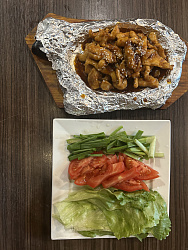 X-5.韩式牛肉（牛肉黄瓜 小葱生菜  ）     Говядина с овощами по-корейски