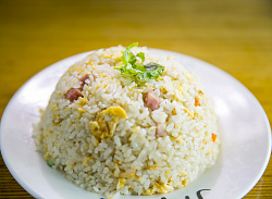 M-4.   Жареный рис с яйцом и овощами扬州炒饭