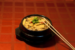  1X-9.Тушеное тофу в горшочке с перцем чили       (тофу, перец-чили)     私房豆腐                                   500g  498р
